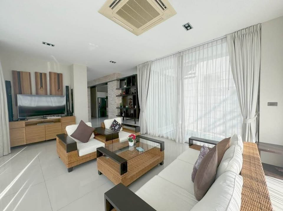 Villa moderne de 4 chambres avec piscine à louer près de la plage de Rawai