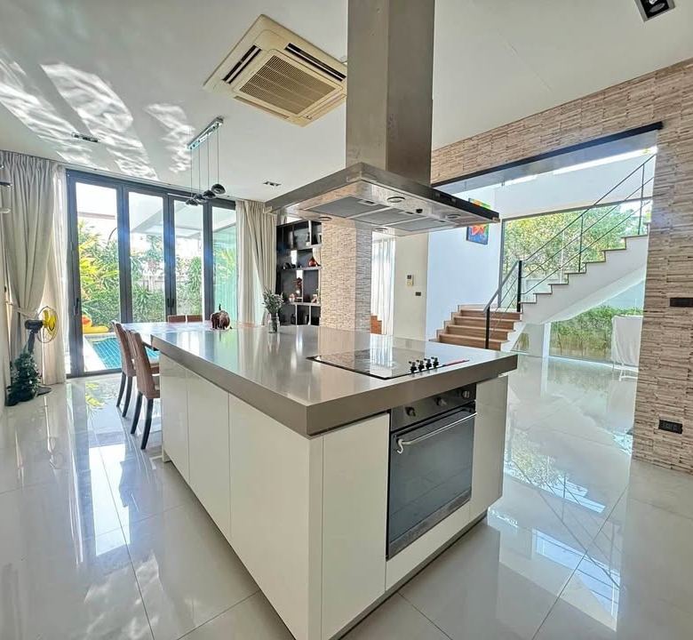 Villa moderne de 4 chambres avec piscine à louer près de la plage de Rawai