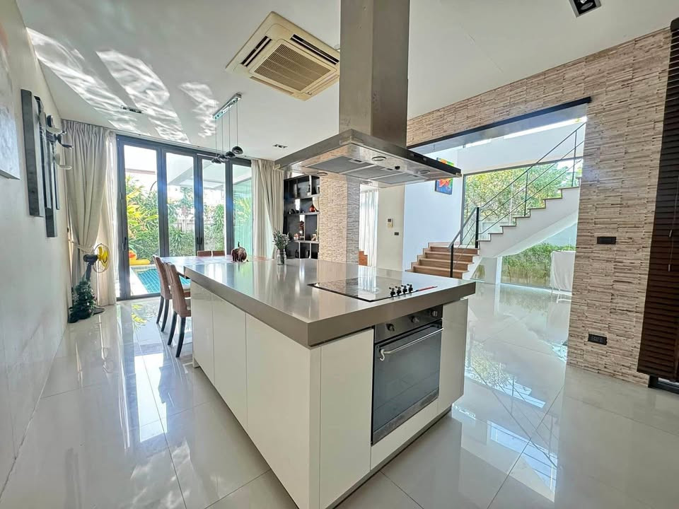 Villa moderne de 4 chambres avec piscine à louer près de la plage de Rawai
