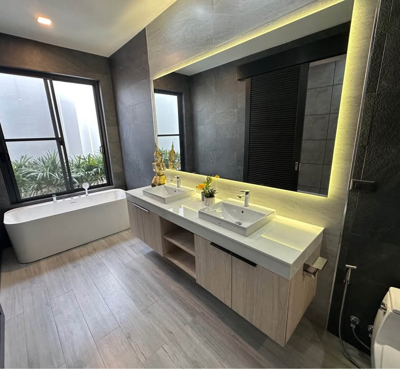 Villa avec piscine de 4 chambres à vendre à Rawai, Phuket