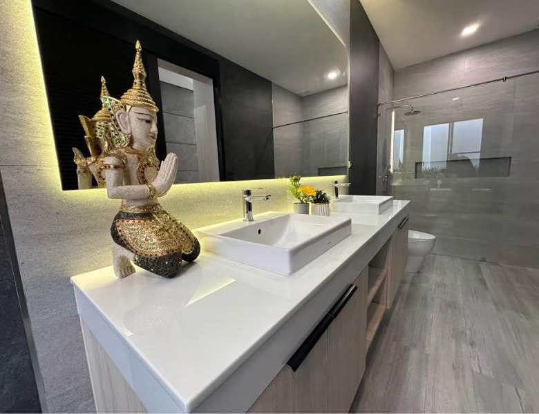 Villa avec piscine de 4 chambres à vendre à Rawai, Phuket