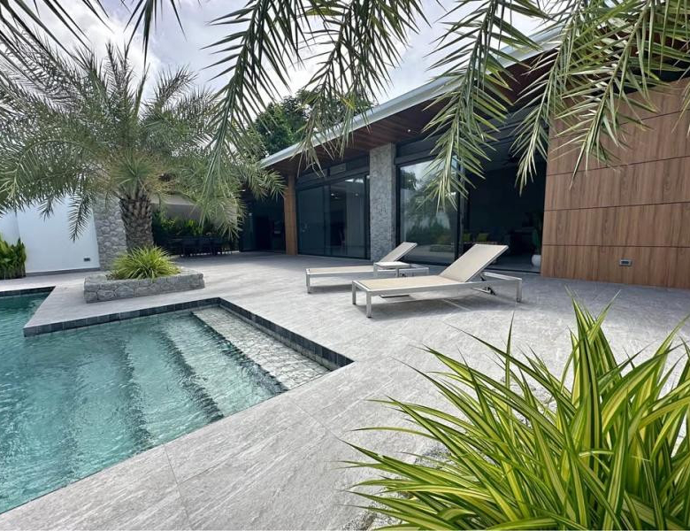 Villa avec piscine de 4 chambres à vendre à Rawai, Phuket