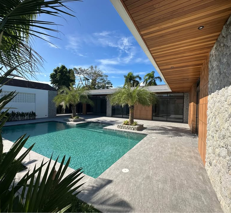 Villa avec piscine de 4 chambres à vendre à Rawai, Phuket