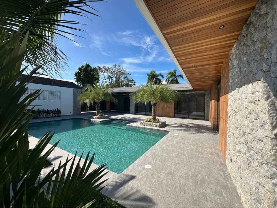 Villa avec piscine de 4 chambres à vendre à Rawai, Phuket