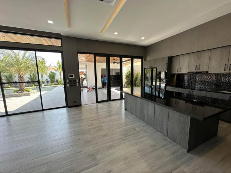 Villa avec piscine de 4 chambres à vendre à Rawai, Phuket