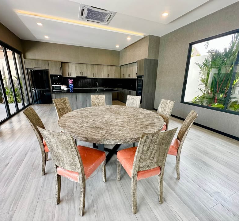 Villa avec piscine de 4 chambres à vendre à Rawai, Phuket