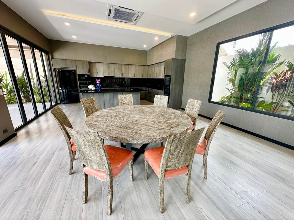 Villa avec piscine de 4 chambres à vendre à Rawai, Phuket