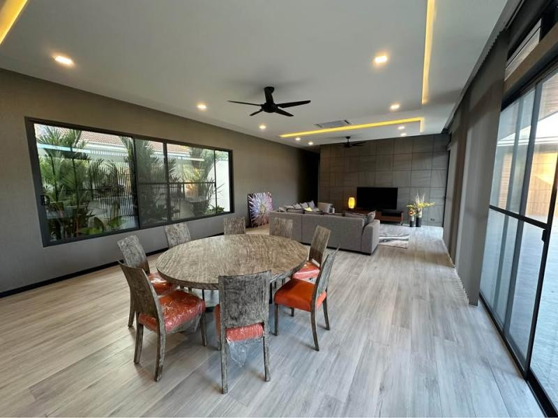 Villa avec piscine de 4 chambres à vendre à Rawai, Phuket