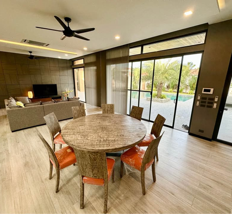 Villa avec piscine de 4 chambres à vendre à Rawai, Phuket
