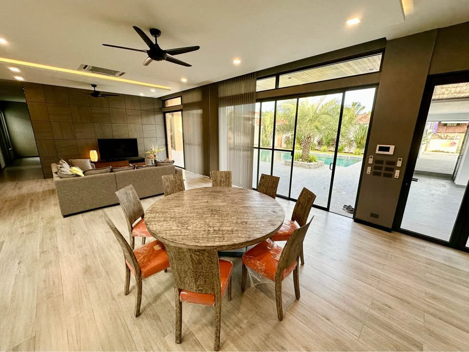 Villa avec piscine de 4 chambres à vendre à Rawai, Phuket