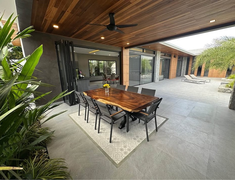 Villa avec piscine de 4 chambres à vendre à Rawai, Phuket