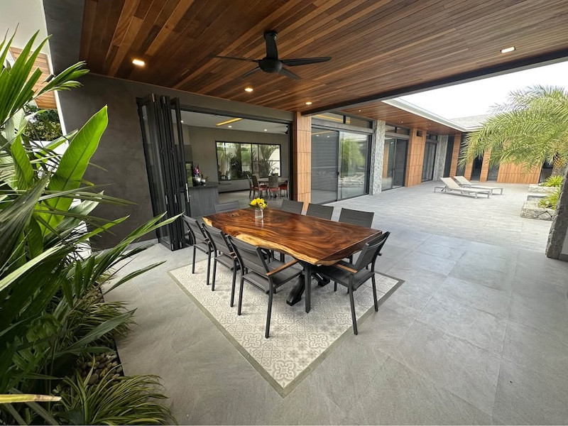 Villa avec piscine de 4 chambres à vendre à Rawai, Phuket