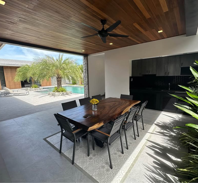 Villa avec piscine de 4 chambres à vendre à Rawai, Phuket