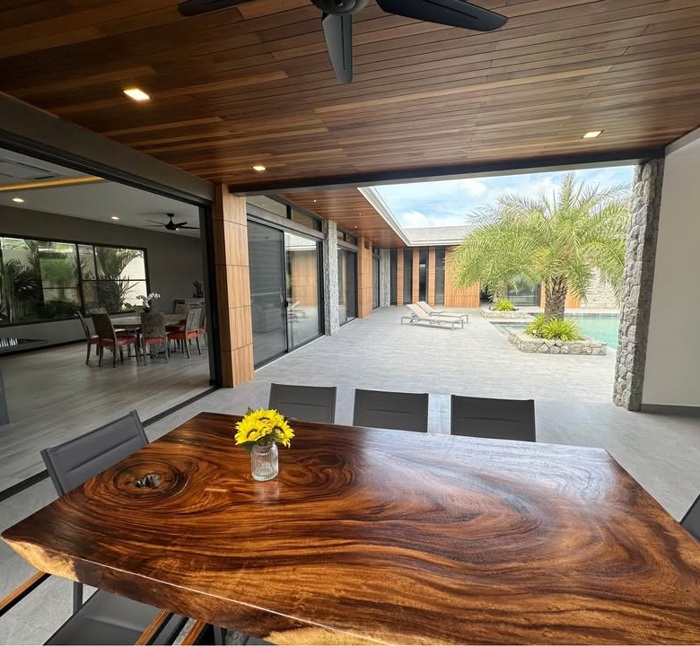 Villa avec piscine de 4 chambres à vendre à Rawai, Phuket