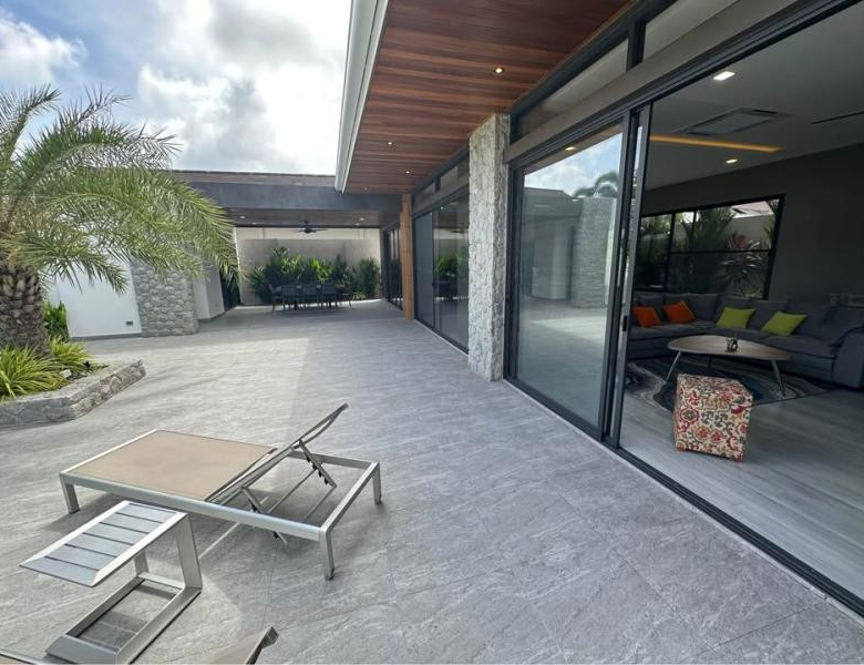 Villa avec piscine de 4 chambres à vendre à Rawai, Phuket