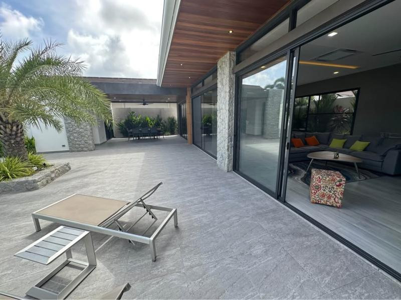 Villa avec piscine de 4 chambres à vendre à Rawai, Phuket