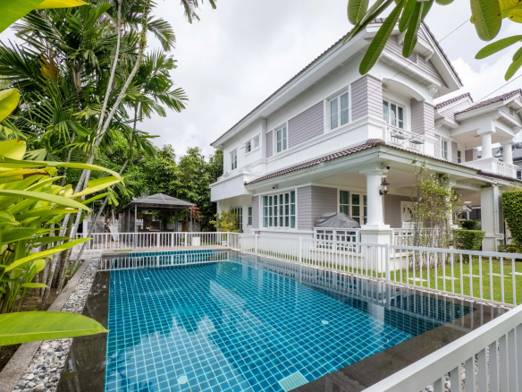 Maison de 5 chambres à louer à Chalong avec piscine et jardin privés