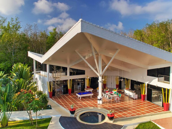 Domaine privé de 5 villas à vendre à Paklok, Phuket