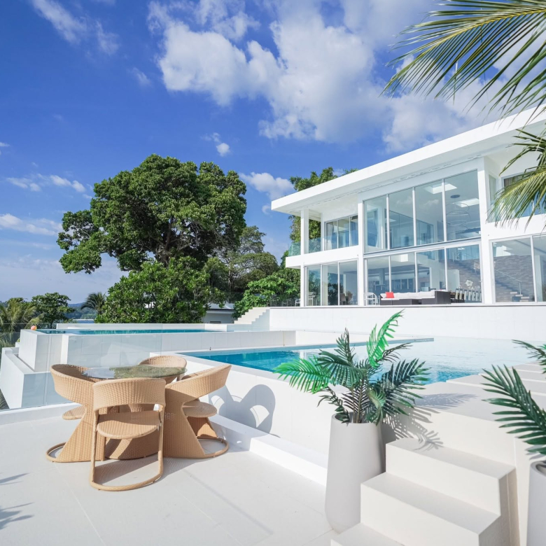 Baan Perwah – Villa de 8 chambres en bord de mer à louer à long terme à Kata