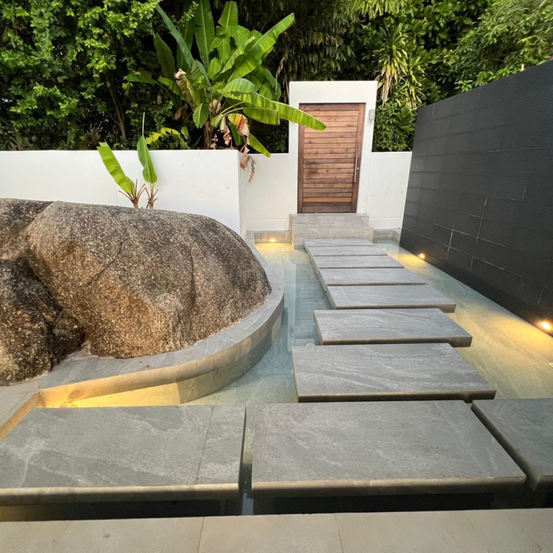 Baan Perwah – Villa de 8 chambres en bord de mer à louer à long terme à Kata