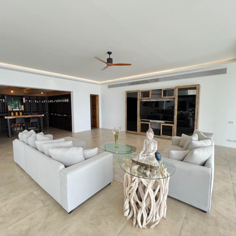 Baan Perwah – Villa de 8 chambres en bord de mer à louer à long terme à Kata