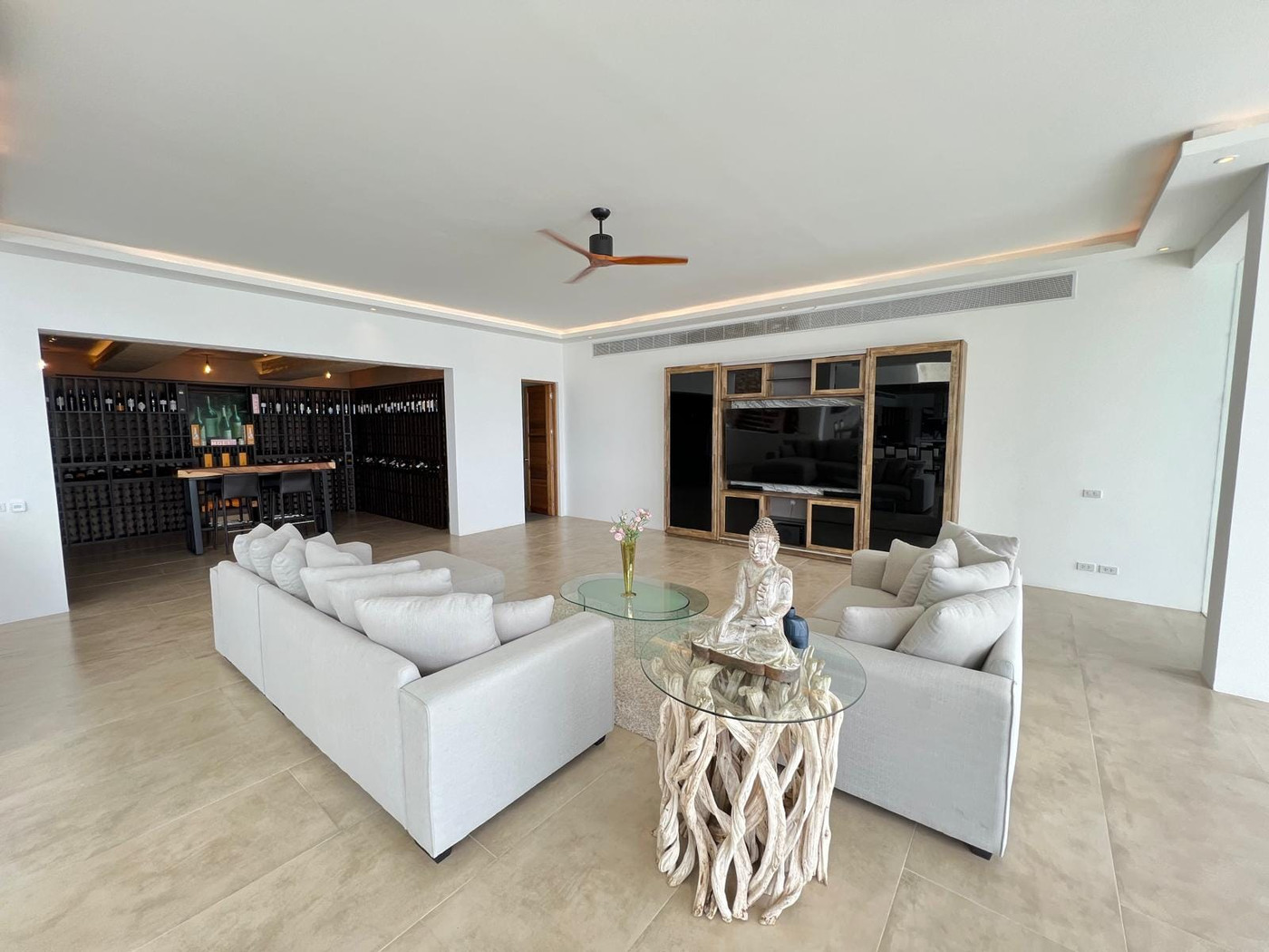Baan Perwah – Villa de 8 chambres en bord de mer à louer à long terme à Kata