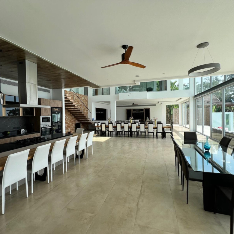 Baan Perwah – Villa de 8 chambres en bord de mer à louer à long terme à Kata