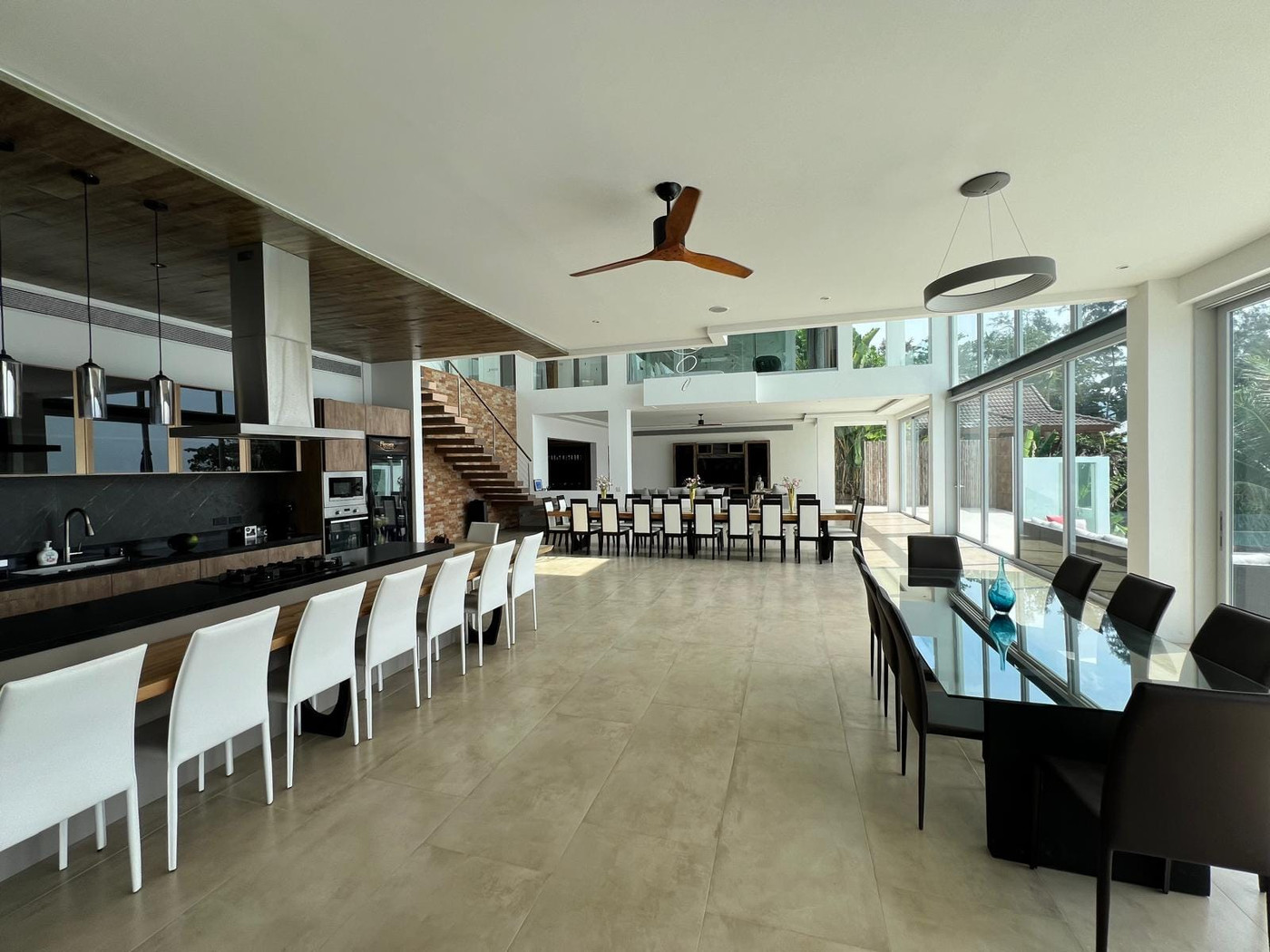 Baan Perwah – Villa de 8 chambres en bord de mer à louer à long terme à Kata
