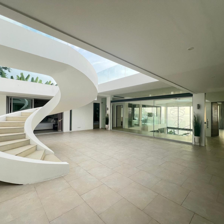Baan Perwah – Villa de 8 chambres en bord de mer à louer à long terme à Kata