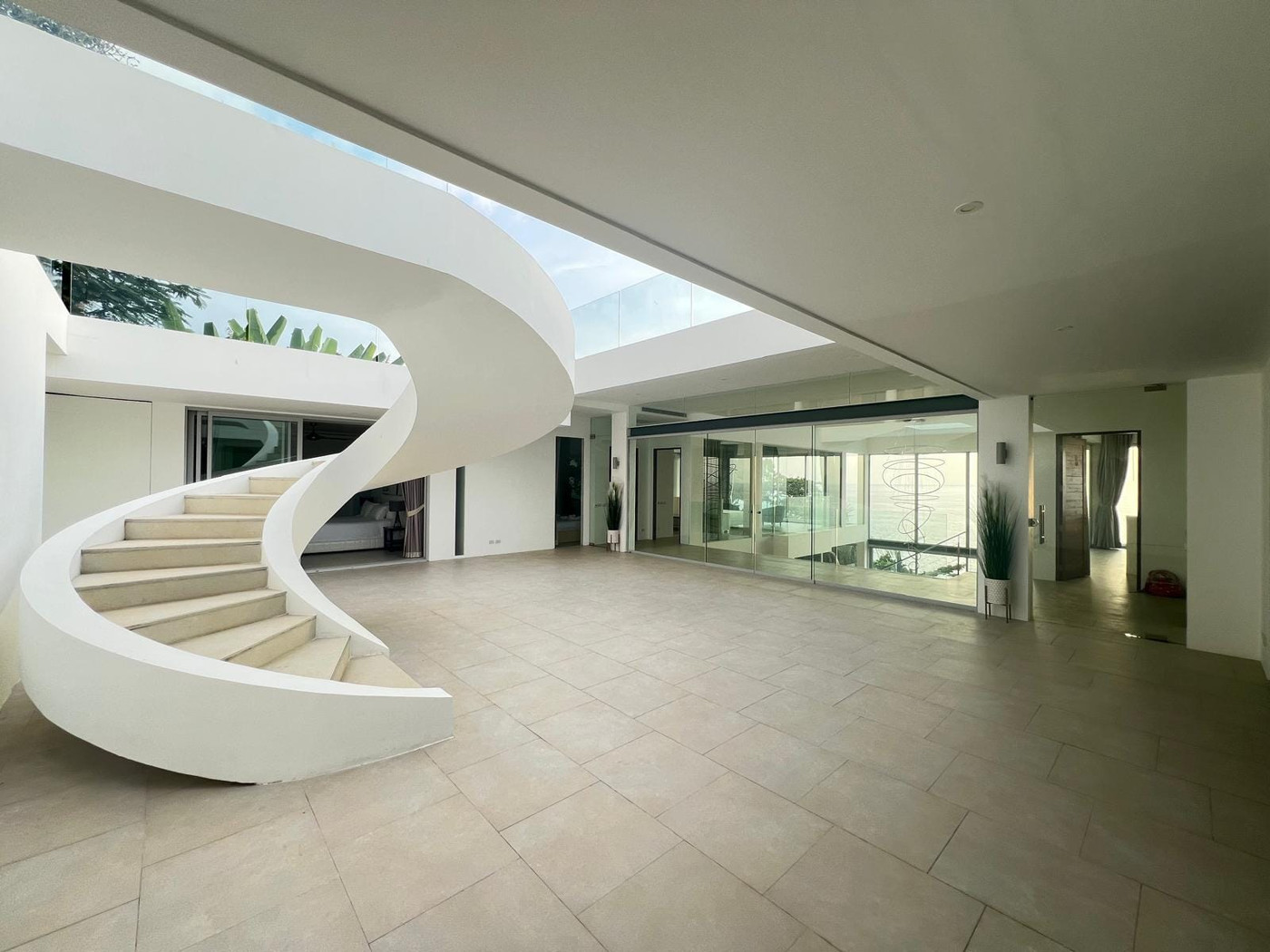 Baan Perwah – Villa de 8 chambres en bord de mer à louer à long terme à Kata