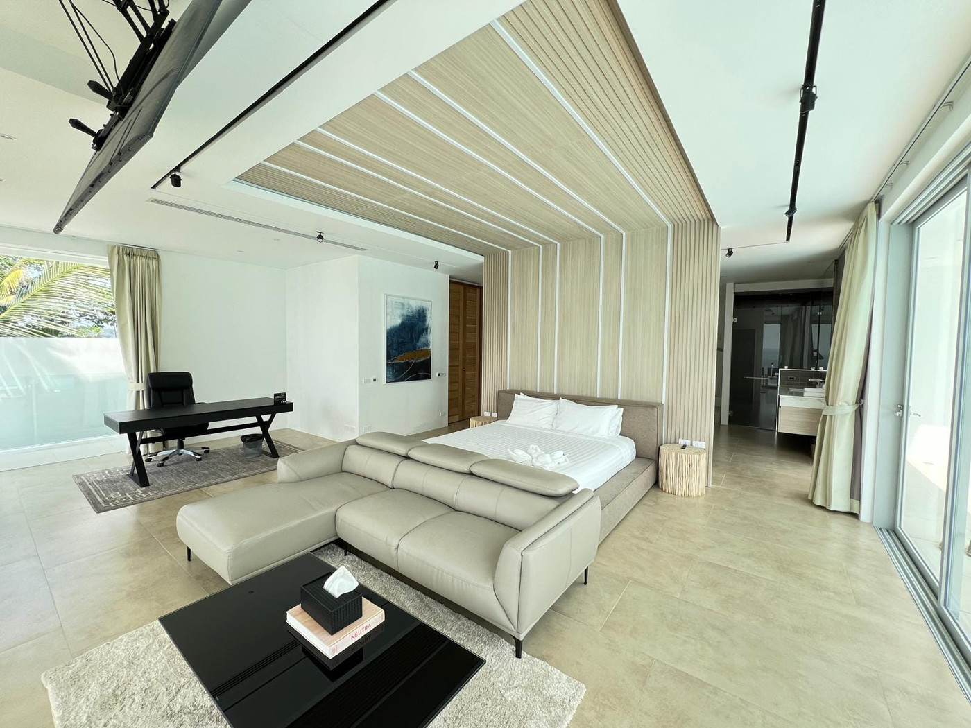 Baan Perwah – Villa de 8 chambres en bord de mer à louer à long terme à Kata
