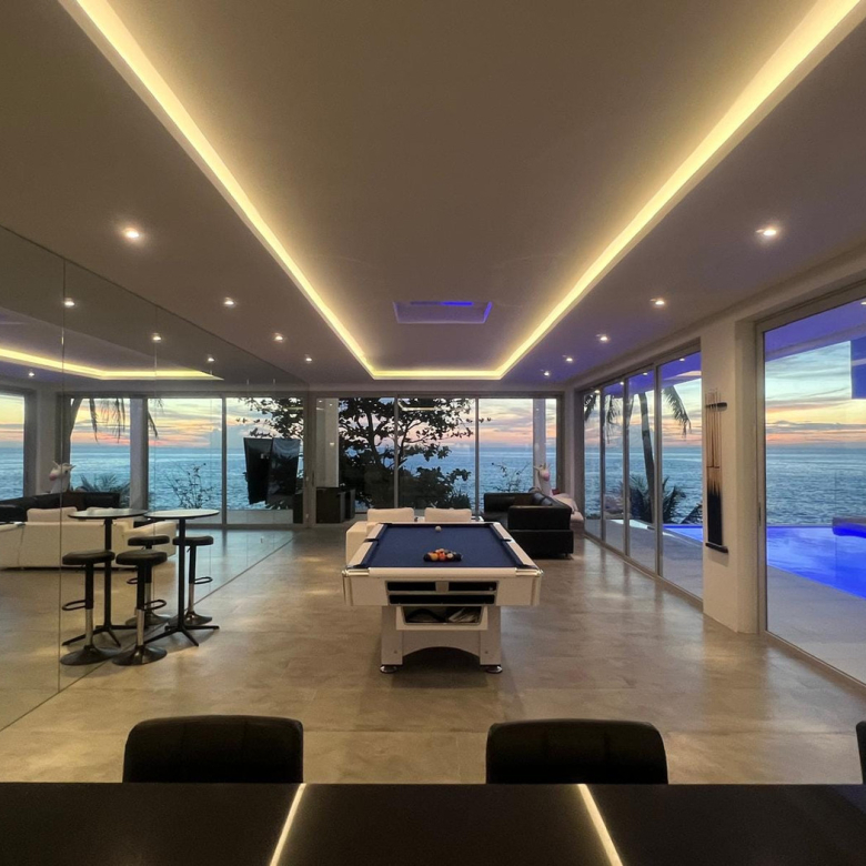 Baan Perwah – Villa de 8 chambres en bord de mer à louer à long terme à Kata