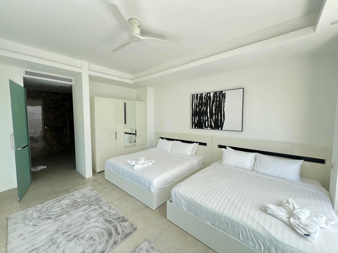 Baan Perwah – Villa de 8 chambres en bord de mer à louer à long terme à Kata