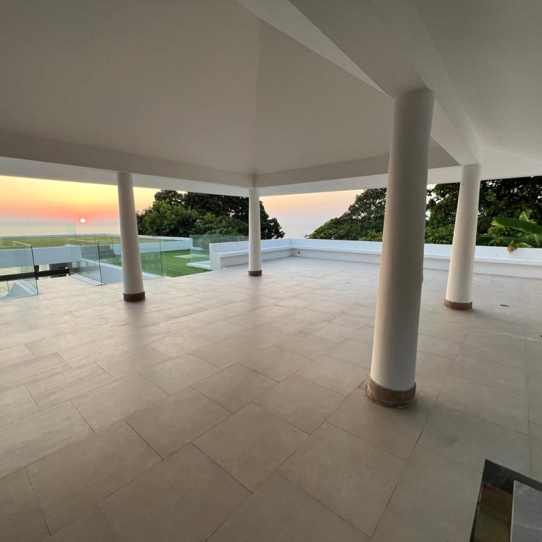 Baan Perwah – Villa de 8 chambres en bord de mer à louer à long terme à Kata