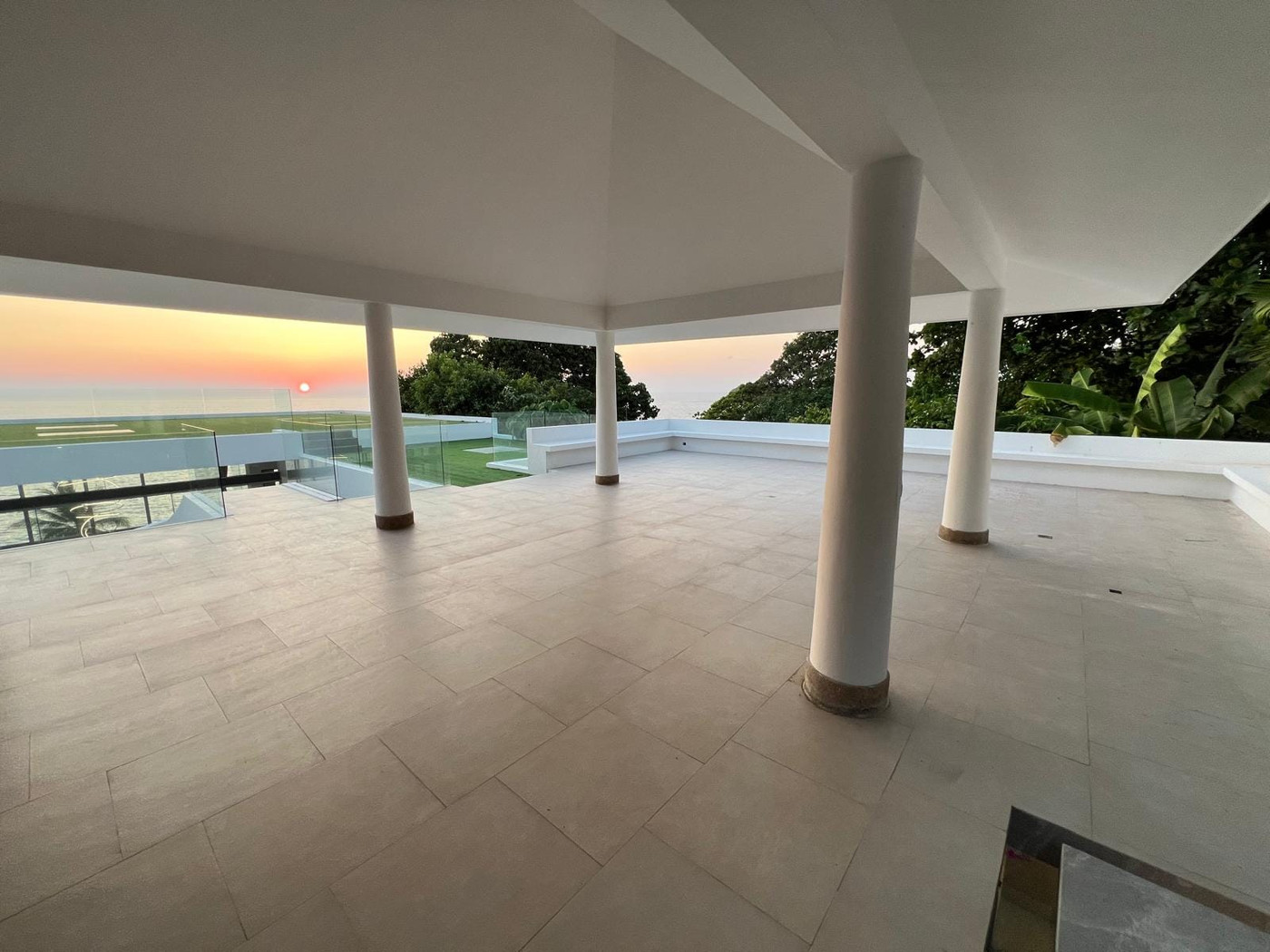Baan Perwah – Villa de 8 chambres en bord de mer à louer à long terme à Kata