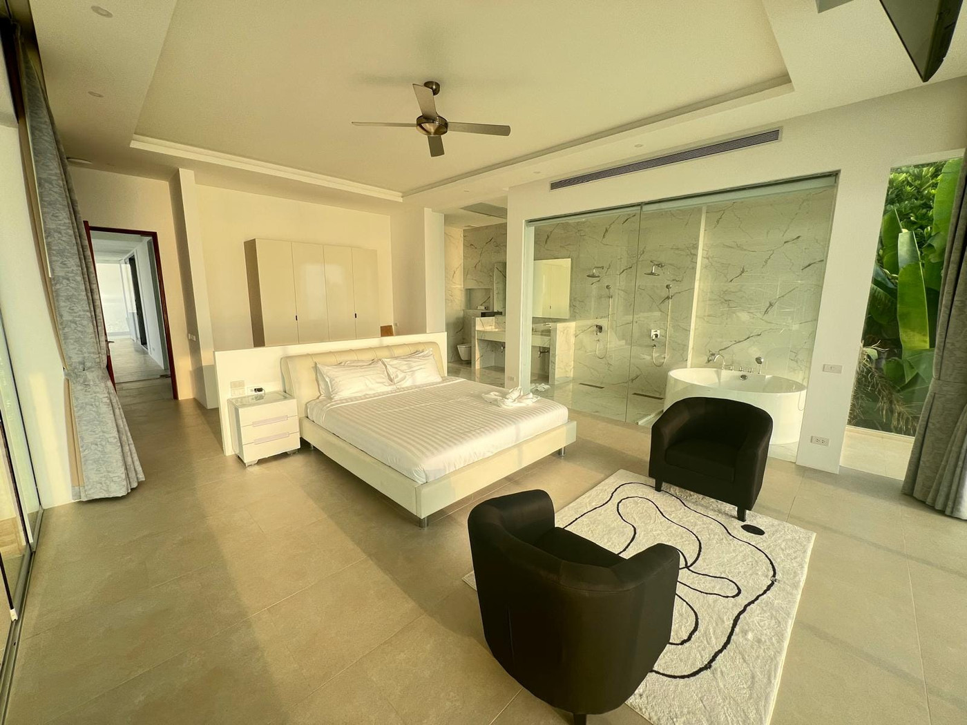 Baan Perwah – Villa de 8 chambres en bord de mer à louer à long terme à Kata