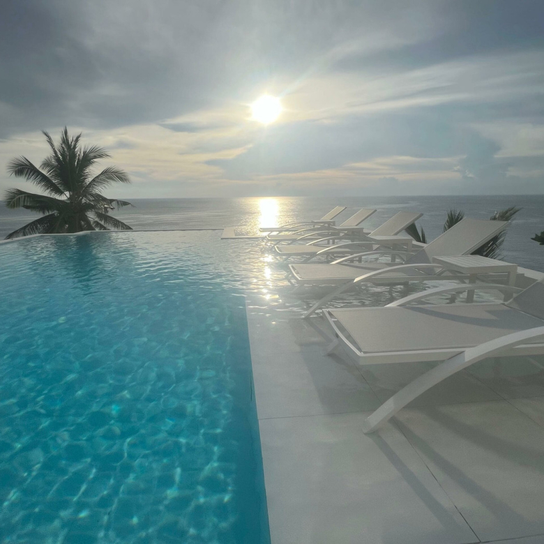 Baan Perwah – Villa de 8 chambres en bord de mer à louer à long terme à Kata
