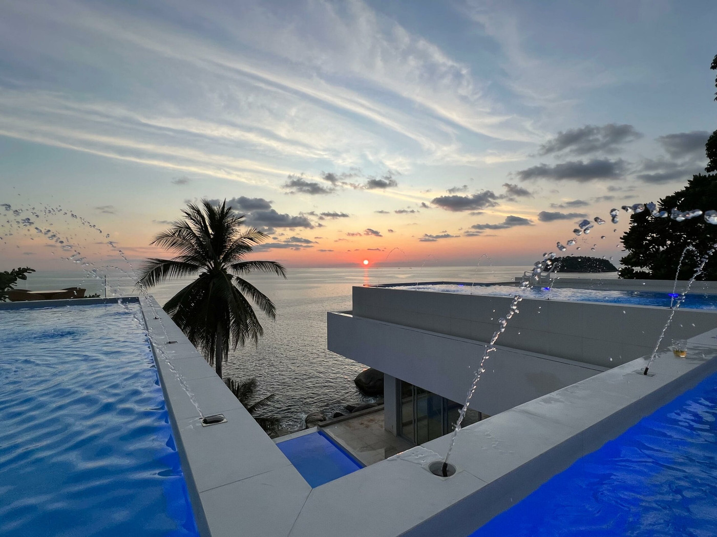 Baan Perwah – Villa de 8 chambres en bord de mer à louer à long terme à Kata