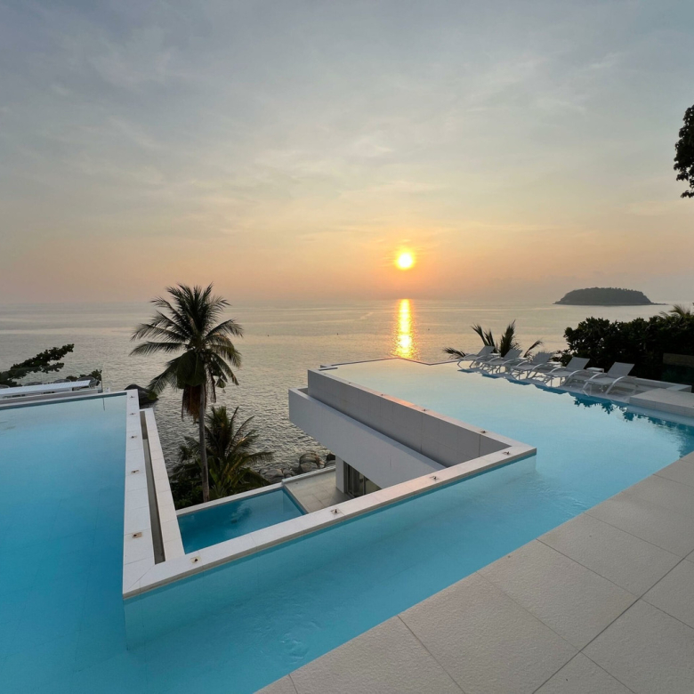 Baan Perwah – Villa de 8 chambres en bord de mer à louer à long terme à Kata