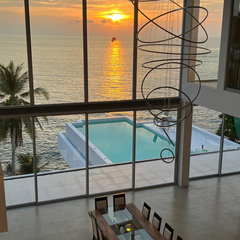 Baan Perwah – Villa de 8 chambres en bord de mer à louer à long terme à Kata