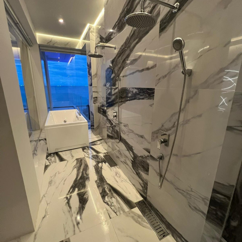 Baan Perwah – Villa de 8 chambres en bord de mer à louer à long terme à Kata