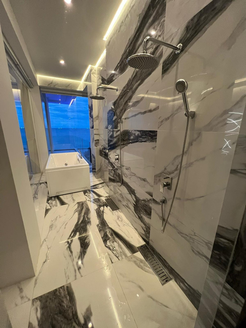 Baan Perwah – Villa de 8 chambres en bord de mer à louer à long terme à Kata