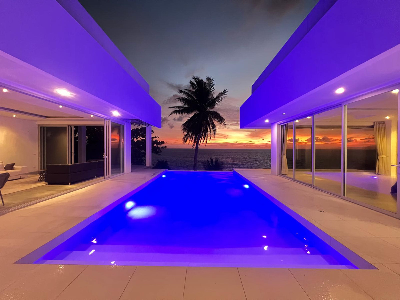 Baan Perwah – Villa de 8 chambres en bord de mer à louer à long terme à Kata