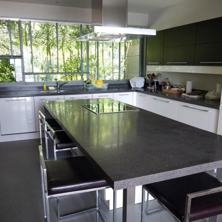 Villa de 4 chambres avec vue sur mer à vendre à Layan Phuket, dans le complexe La Colline