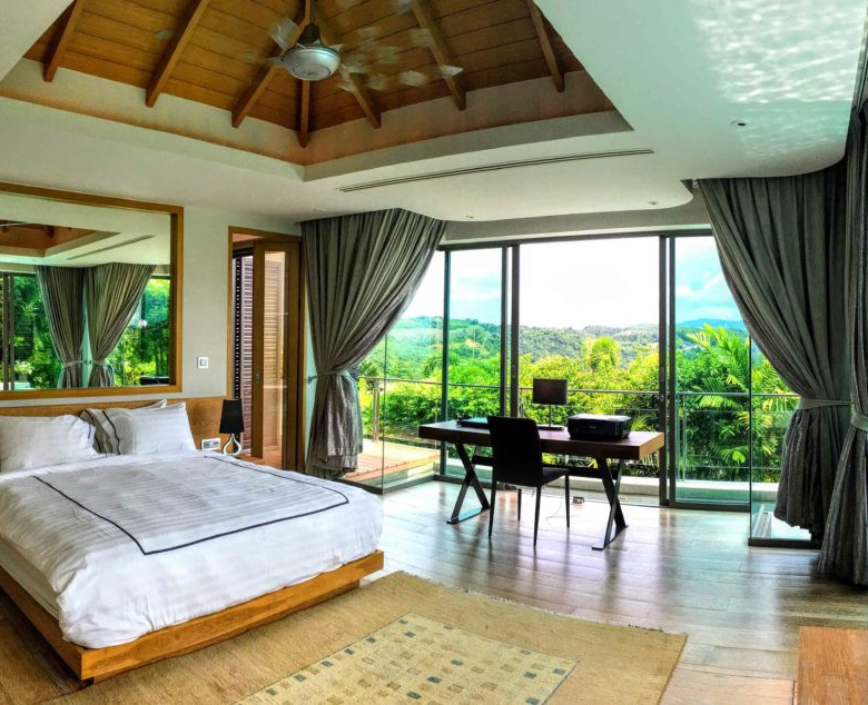 Villa de 4 chambres avec vue sur mer à vendre à Layan Phuket, dans le complexe La Colline