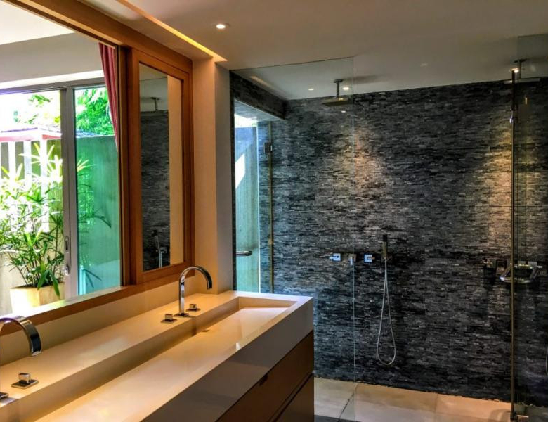 Villa de 4 chambres avec vue sur mer à vendre à Layan Phuket, dans le complexe La Colline