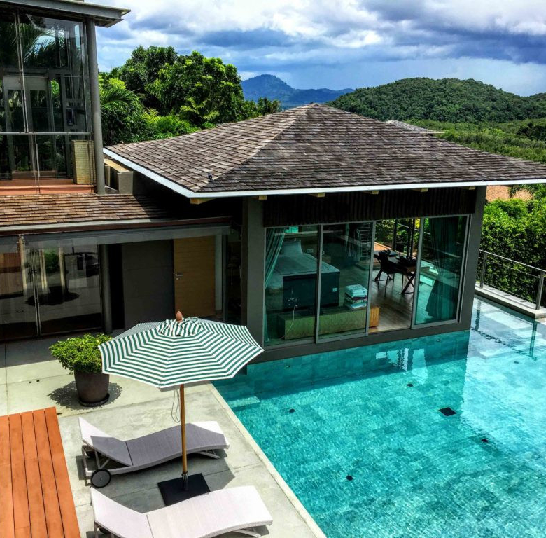 Villa de 4 chambres avec vue sur mer à vendre à Layan Phuket, dans le complexe La Colline