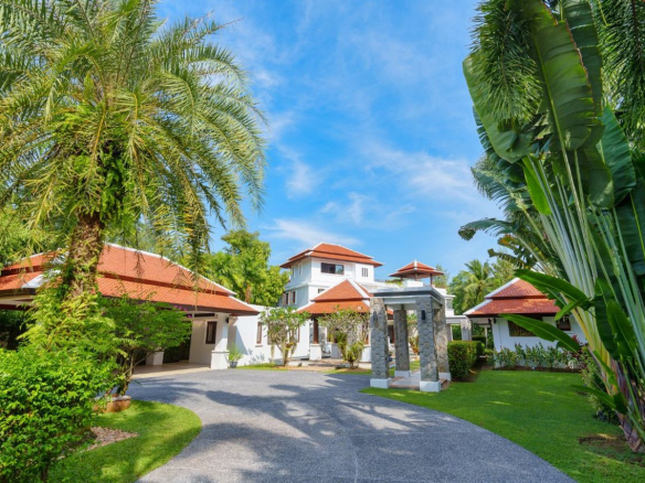 Villa de luxe de 6 chambres avec marina à vendre à Boat Lagoon Phuket