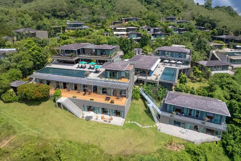 Propriété privée de 18 chambres avec vue sur mer à vendre à Layan, Phuket