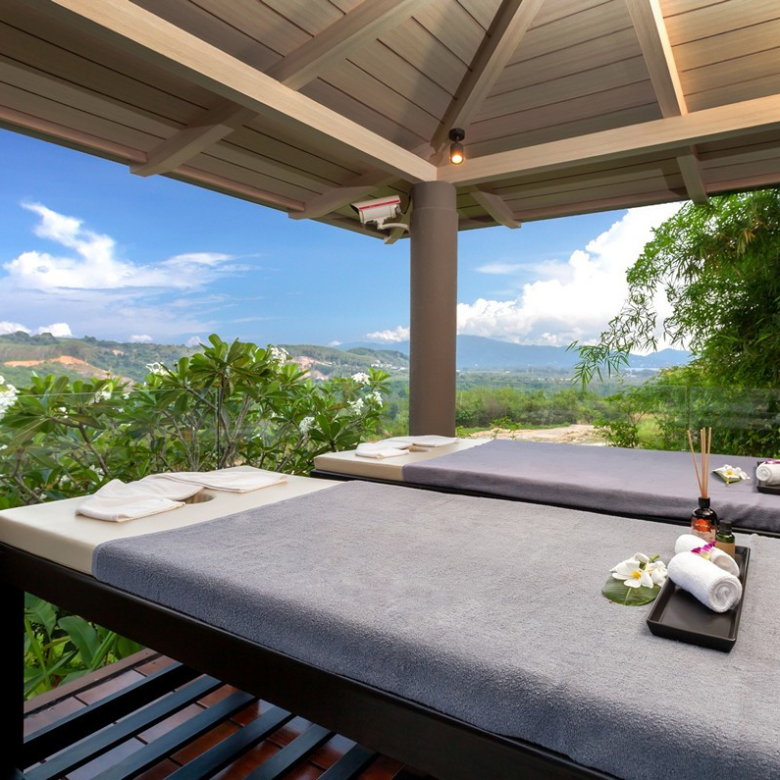 Propriété privée de 18 chambres avec vue sur mer à vendre à Layan, Phuket